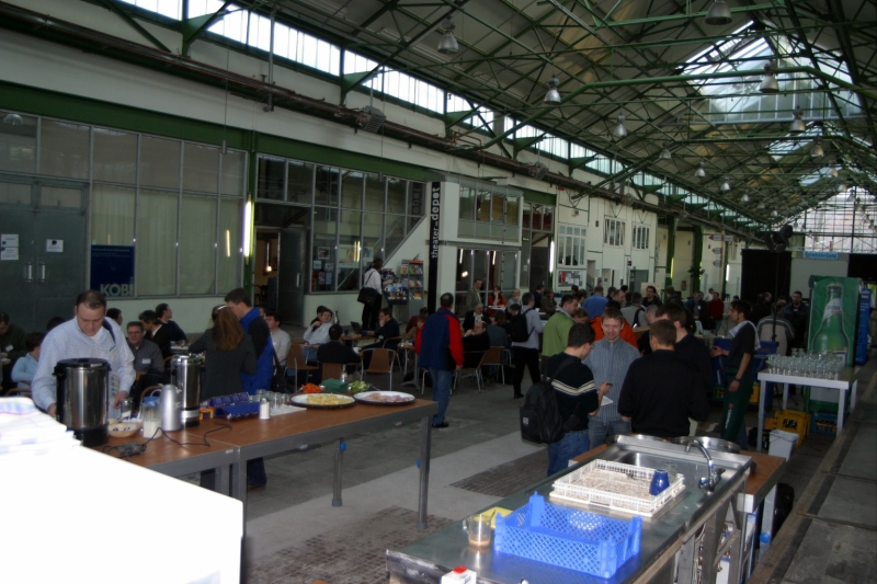 Halle-1